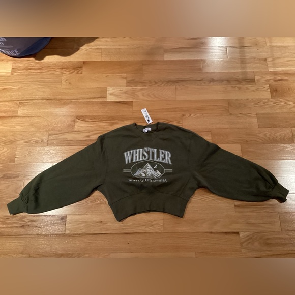 Green Crop Sweatshirt - Picture 2 of 4